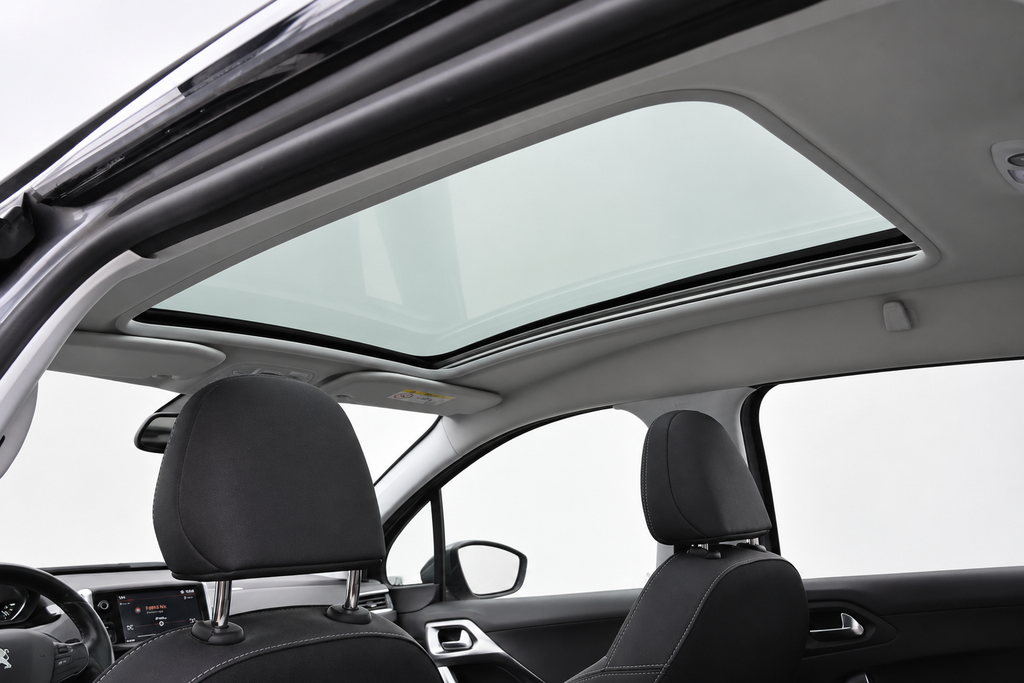 Peugeot 2008 1,2 e-THP 110 Allure Sky