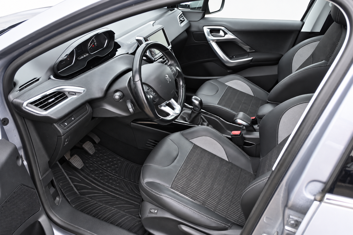 Peugeot 2008 1,2 e-THP 110 Allure Sky