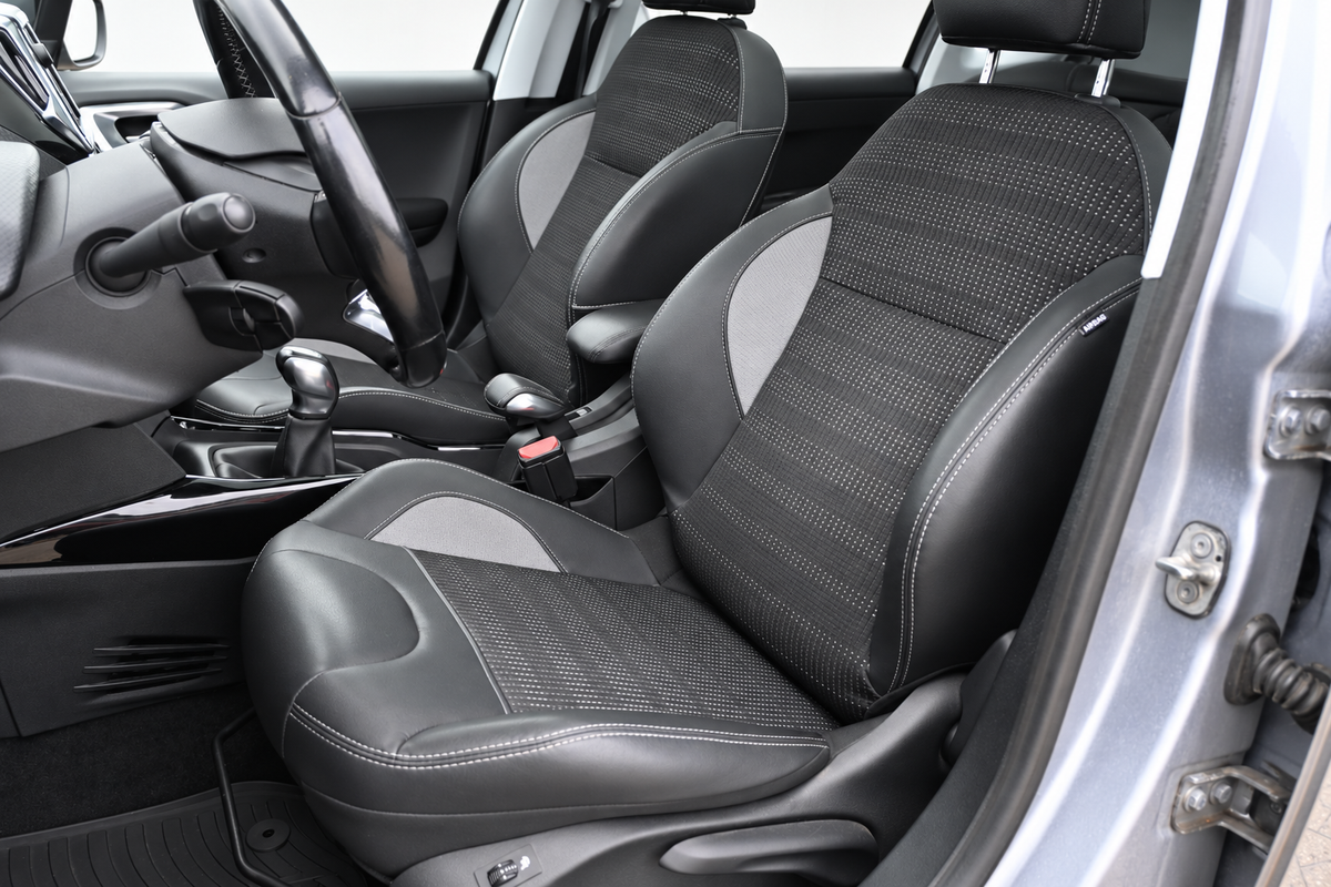 Peugeot 2008 1,2 e-THP 110 Allure Sky