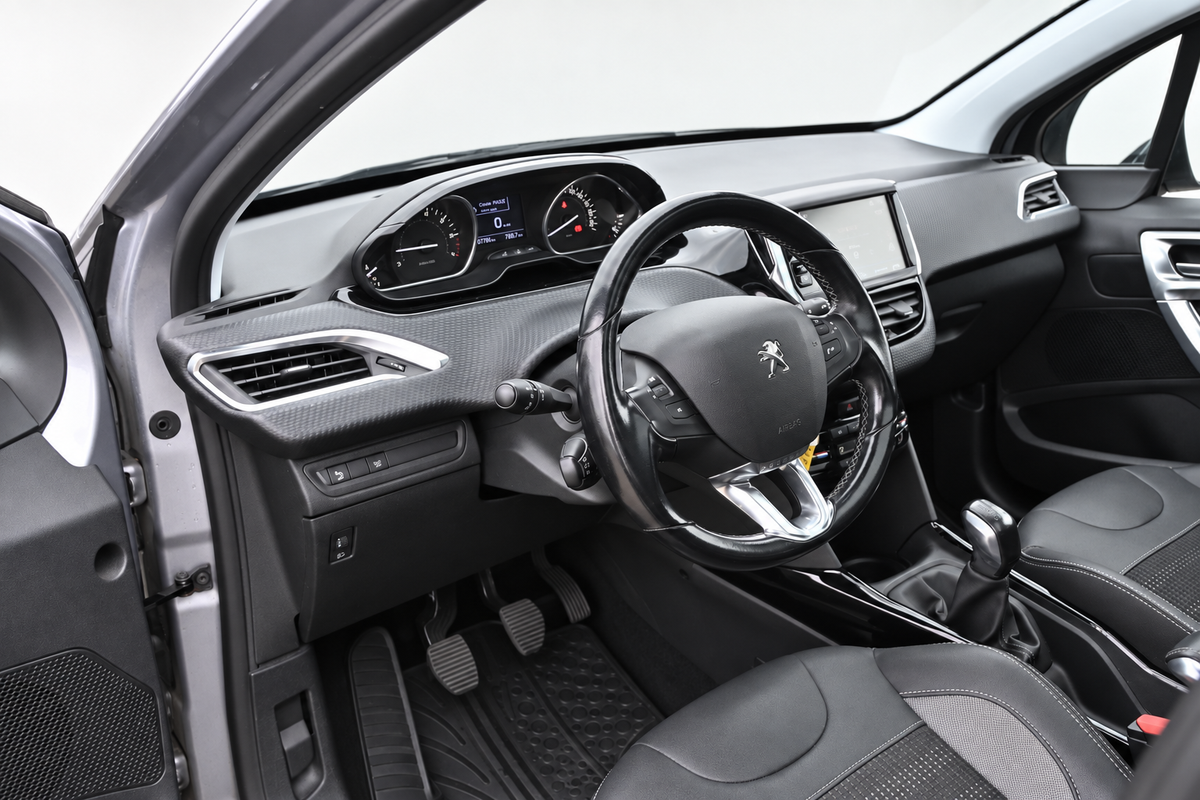 Peugeot 2008 1,2 e-THP 110 Allure Sky