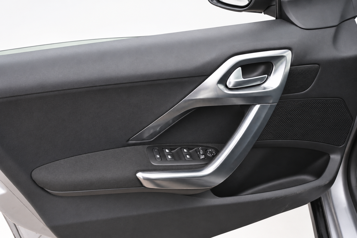 Peugeot 2008 1,2 e-THP 110 Allure Sky