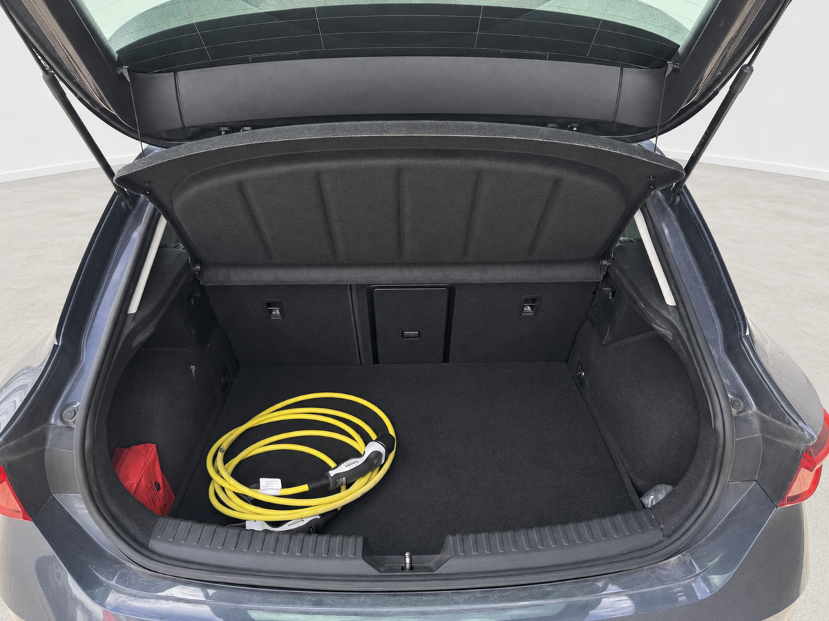 SEAT Leon 1,4 eHybrid FR DSG – 70.000 km