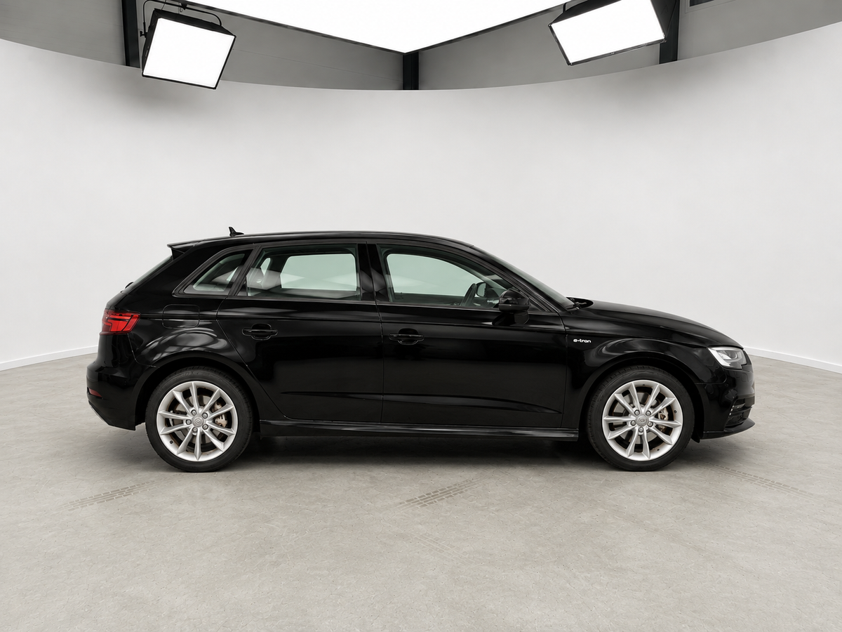 Audi A3 etron 2018, set fra siden hos ENV Auto i Odense