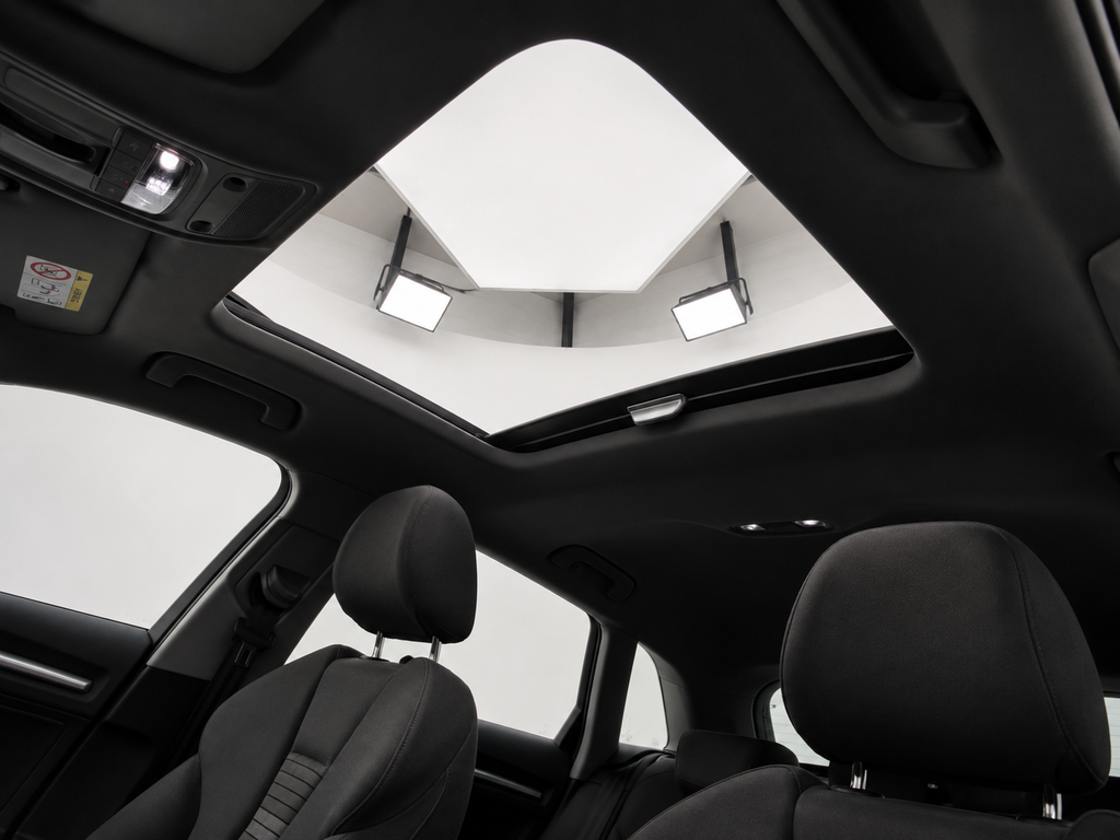 Audi A3 etron 2018, set nedefra igennem soltaget hos ENV Auto i Odense