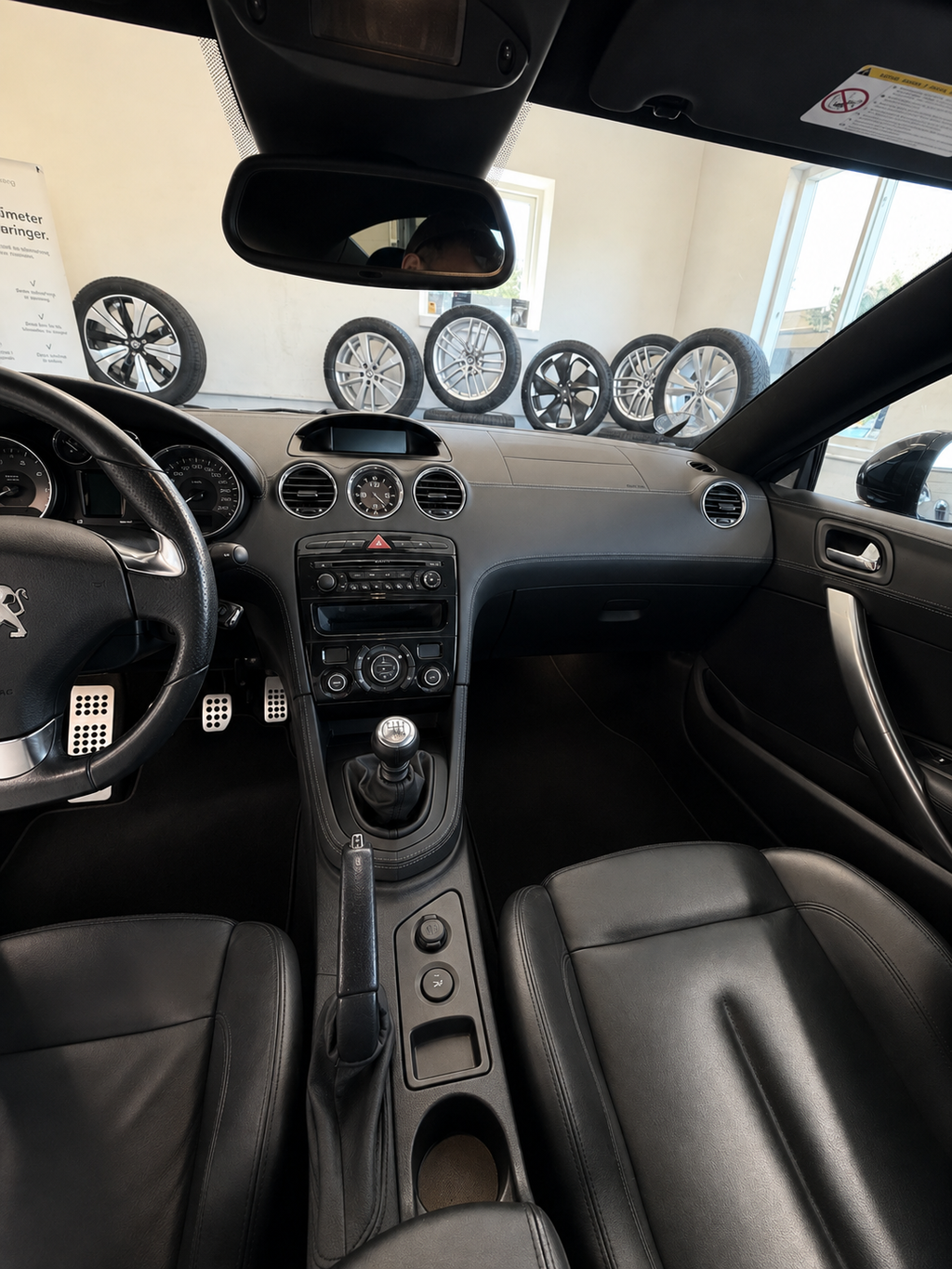 Peugeot RCZ 2011, set indefra hos ENV Auto i Odense