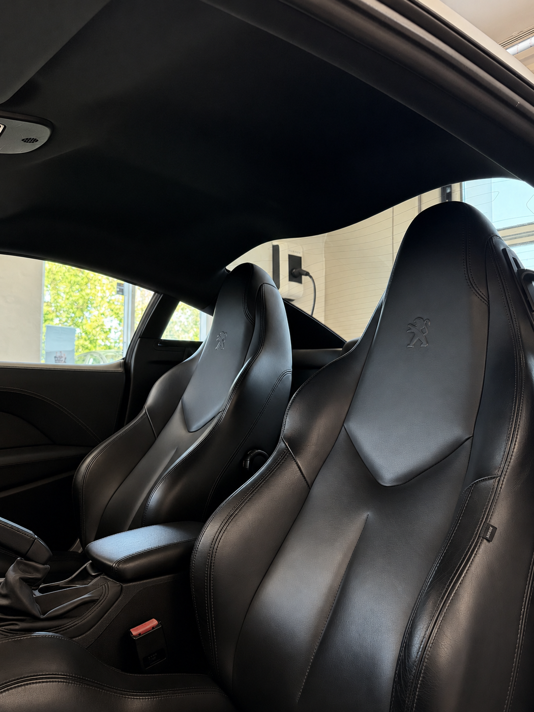 Peugeot RCZ 2011, set indefra hos ENV Auto i Odense