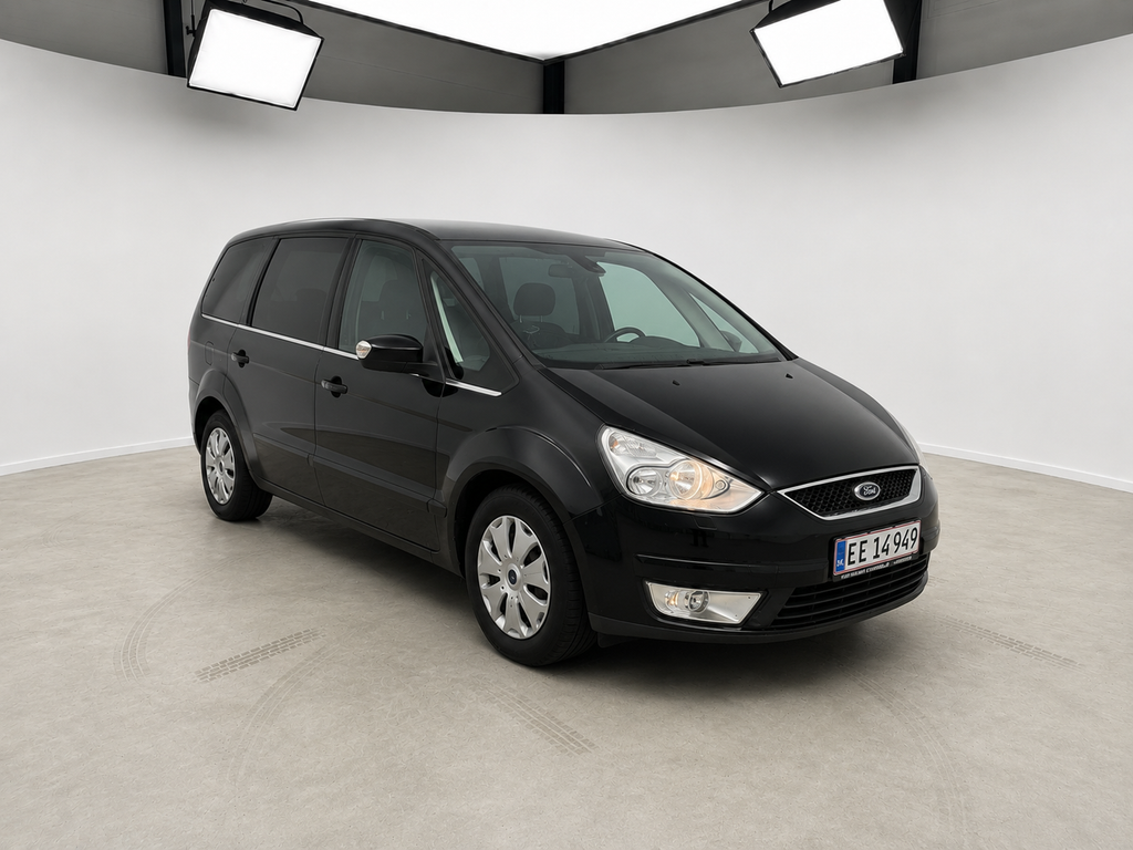 Ford Galaxy 2013 set skråt forfra hos ENV Auto i Odense