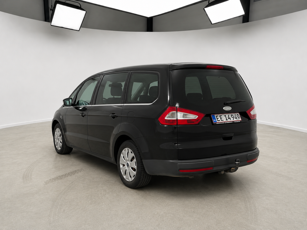 Ford Galaxy 2013 set skråt bagfra hos ENV Auto i Odense