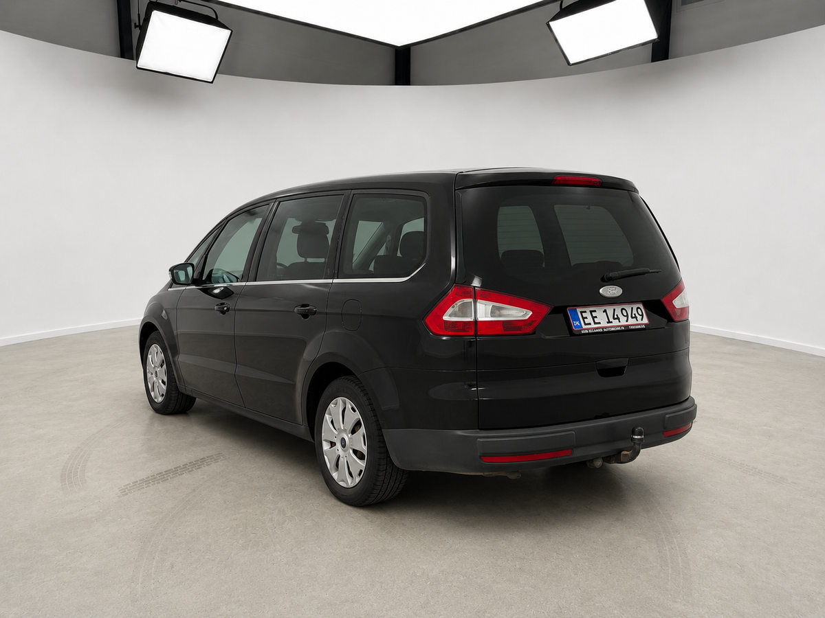 Ford Galaxy 2013 set skråt bagfra hos ENV Auto i Odense