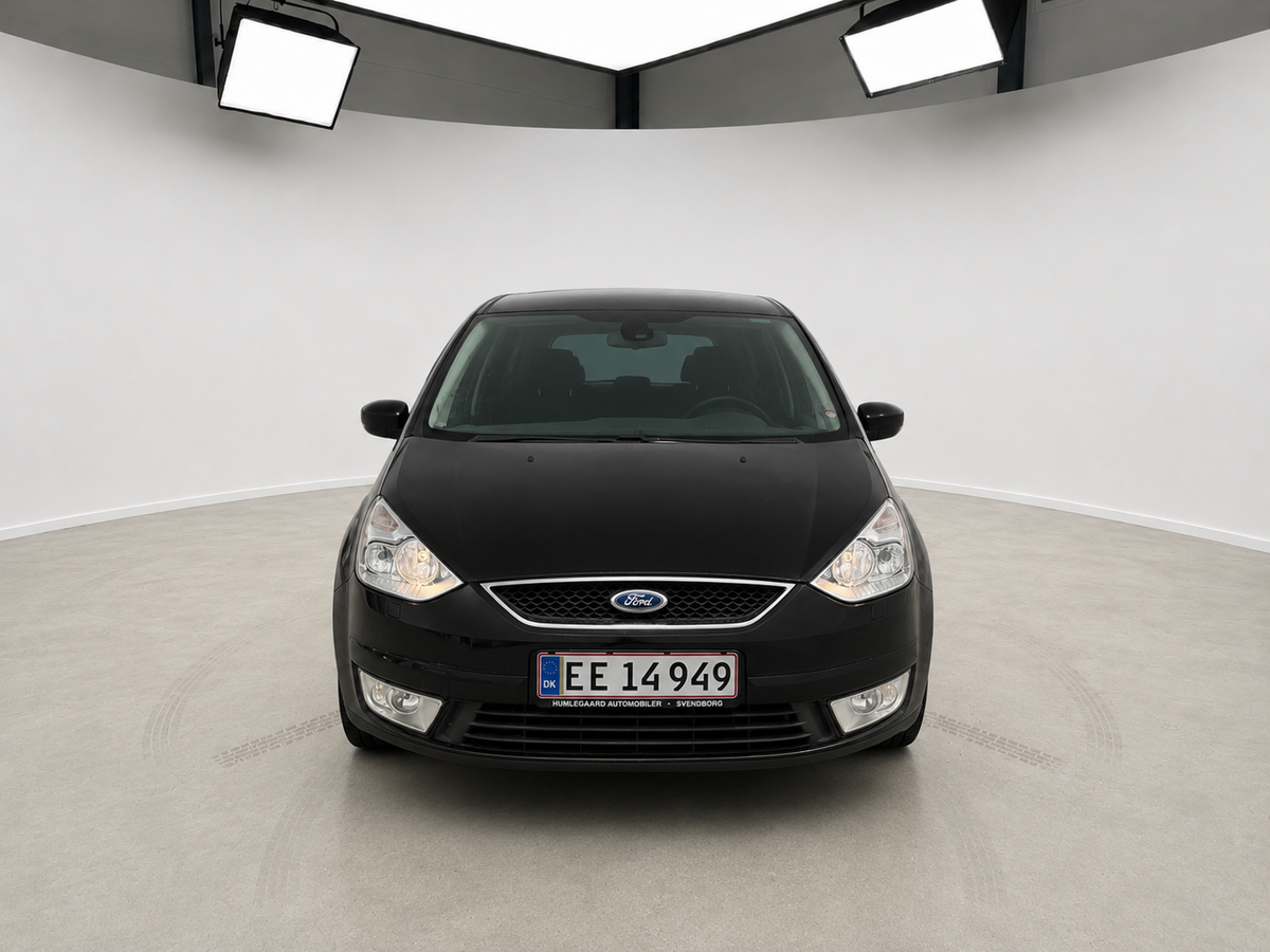 Ford Galaxy 2013 set forfra hos ENV Auto i Odense