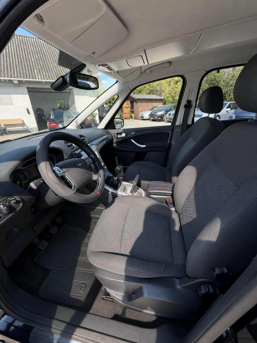 Ford Galaxy 2013 set indefra hos ENV Auto i Odense