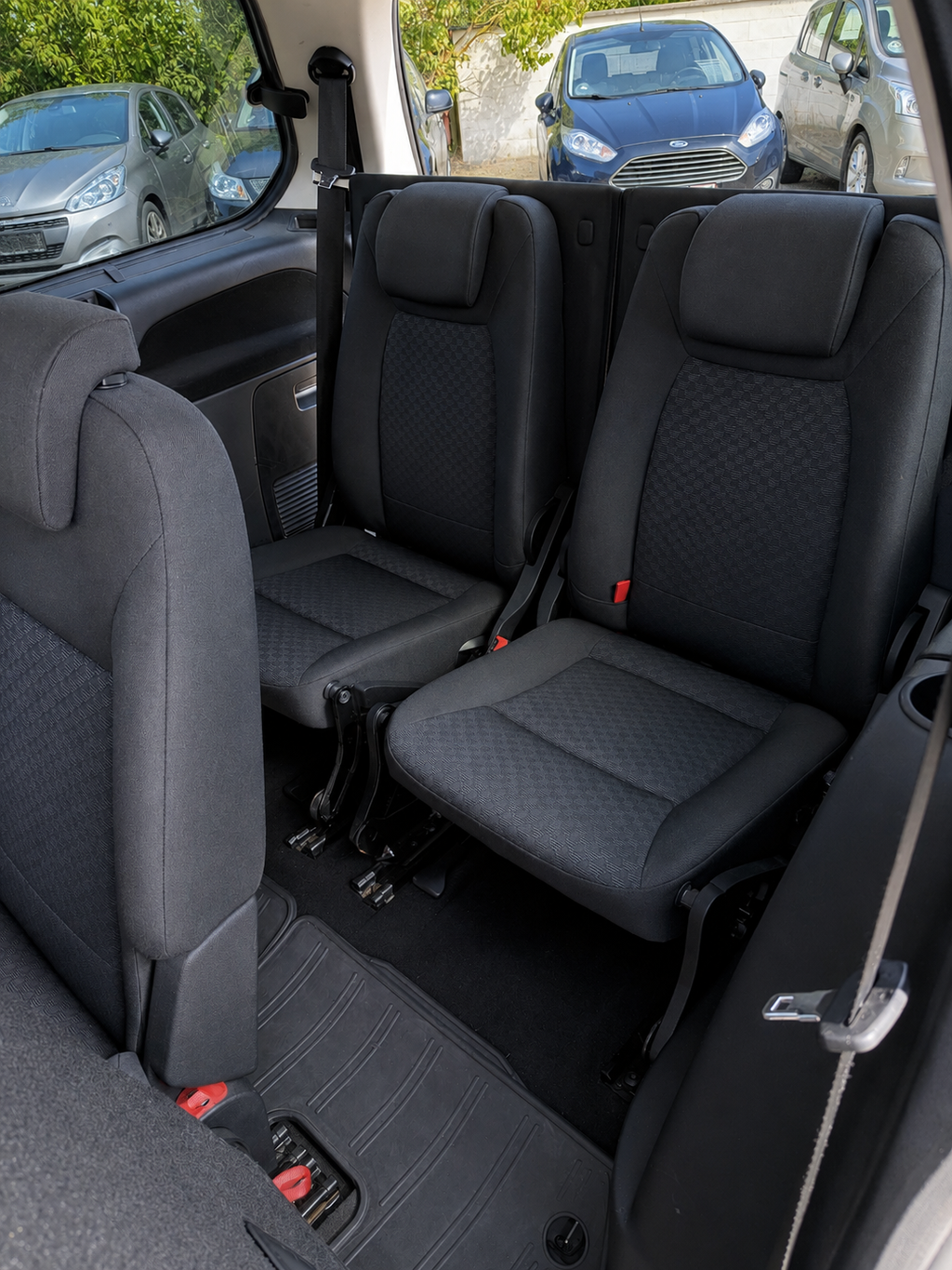 Ford Galaxy 2013 set indefra de bagerste sæder, hos ENV Auto i Odense 