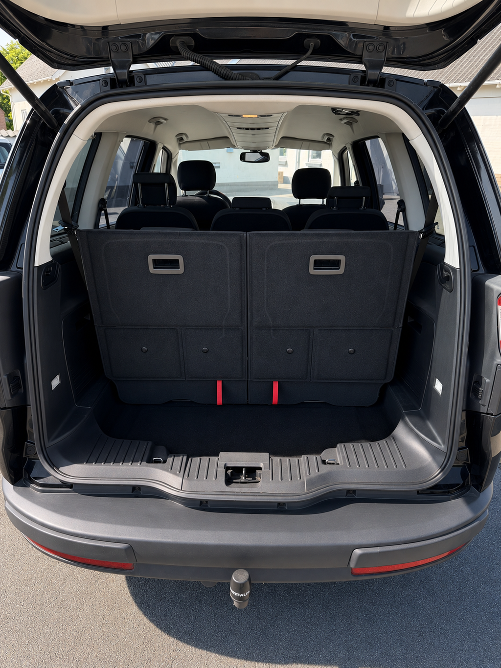 Ford Galaxy 2013 set indefra hos ENV Auto i Odense
