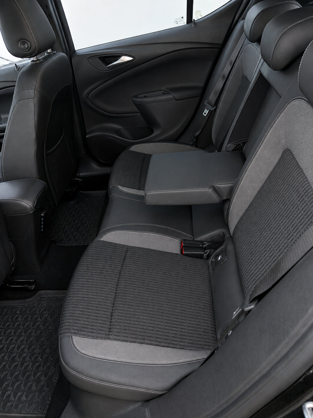 opel astra 2020, set indefra hos ENV Auto i Odense