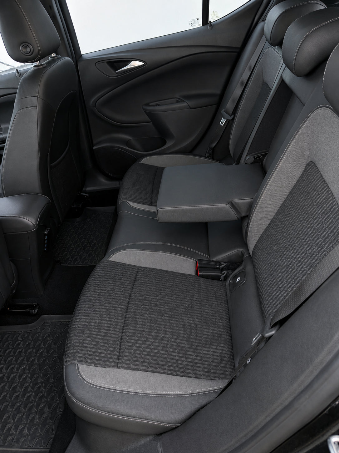 opel astra 2020, set indefra hos ENV Auto i Odense