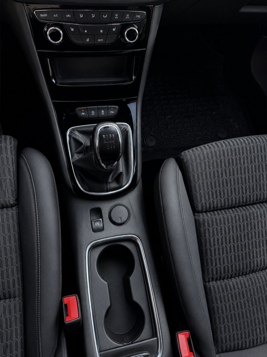 opel astra 2020, set indefra hos ENV Auto i Odense